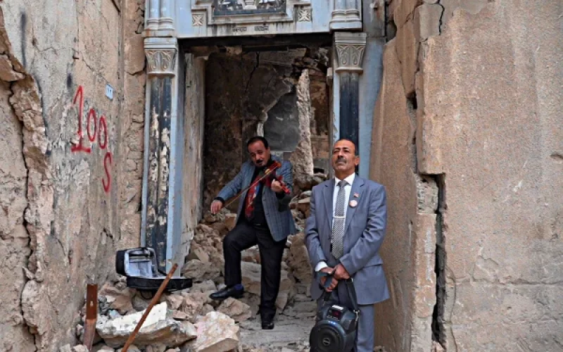 Grd the lions by the river tigris